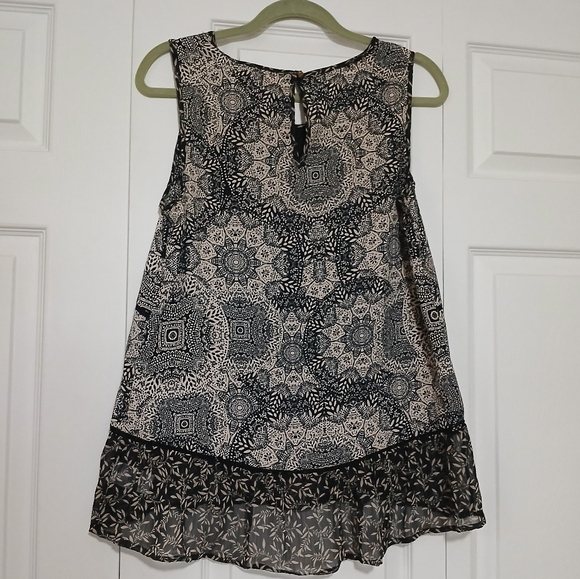 NWT Beautiful Knox Rose sleeveless blouse, embroidered design, see pic 3 - Picture 2 of 12